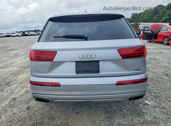 WA1VAAF7XJD011332 2018 AUDI Q7 Gray Front interior view