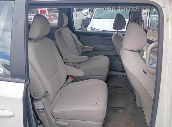 KNDMA5C11H6285610 2017 KIA SEDONA White Սալոնի դիմացի տեսք