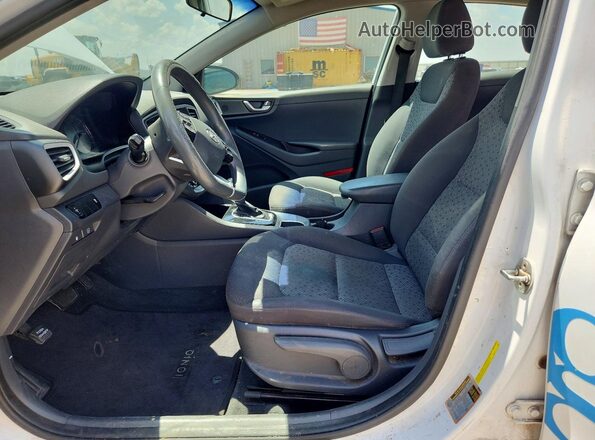 KMHC65LC0KU136747 2019 HYUNDAI IONIQ Белый Вид панели приборов