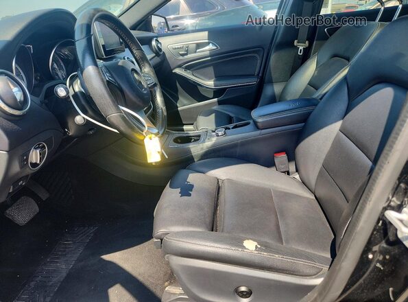WDCTG4EB4HJ319945 2017 MERCEDES-BENZ GLA-CLASS Black Vista del salpicadero
