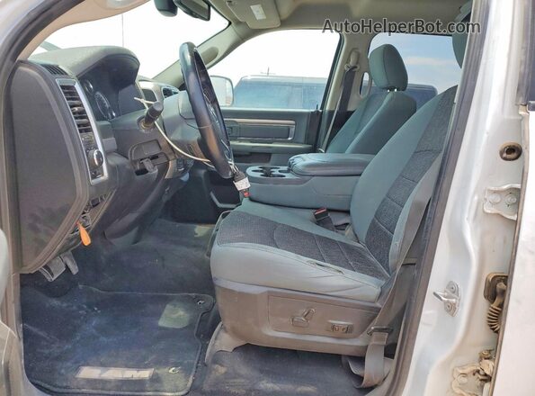 1C6RR7LM4JS355447 2018 RAM 1500 White Вид панелі приладів