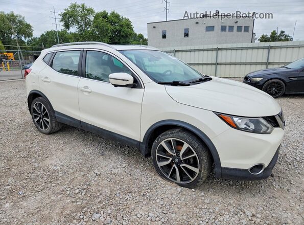 JN1BJ1CR7JW200722 2018 NISSAN ROGUE White Widok z przodu