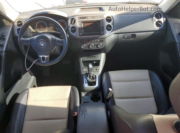 WVGAV7AX5HW512349 2017 VOLKSWAGEN TIGUAN White ხელსაწყოთა პანელის ხედი