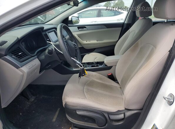 5NPE24AF0JH603951 2018 HYUNDAI SONATA Белый Вид панели приборов