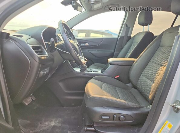 2GNAXJEV2J6314159 2018 CHEVROLET EQUINOX Silver Widok deski rozdzielczej