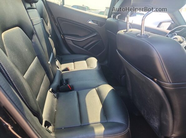 WDCTG4EB4HJ319945 2017 MERCEDES-BENZ GLA-CLASS Black Vista del compartimento del motor