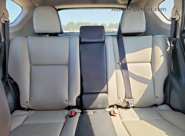 2T3DFREV5GW495035 2016 TOYOTA RAV4 Silver Widok wnętrza z tyłu