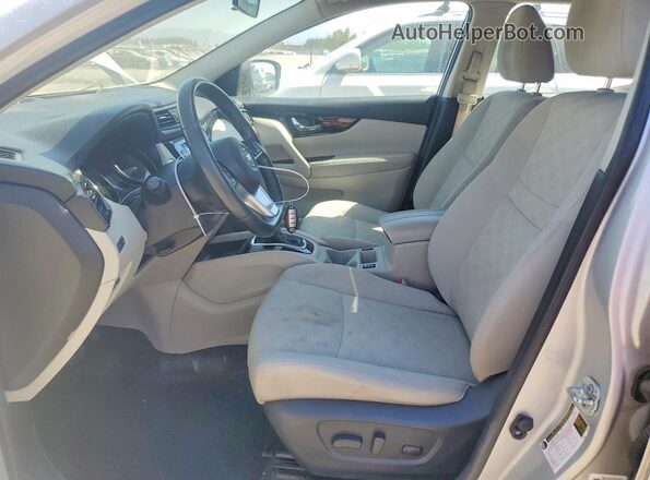 JN1BJ1CR2JW205696 2018 NISSAN ROGUE Серебряный Вид панели приборов