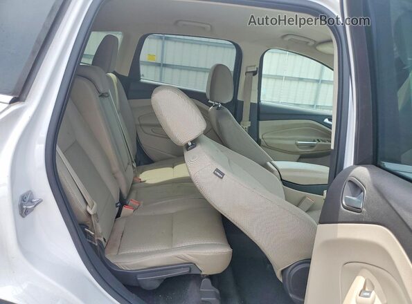 1FMCU0GD7HUB08836 2017 FORD ESCAPE White Widok komory silnika
