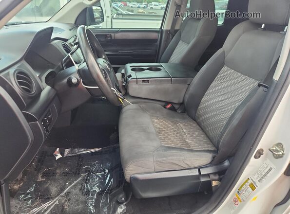 5TFRM5F15JX134035 2018 TOYOTA TUNDRA White Вид панелі приладів