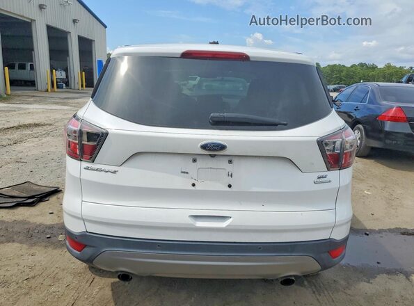 1FMCU0GD7HUB08836 2017 FORD ESCAPE White Widok wnętrza z przodu