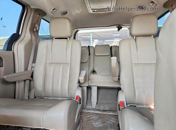 2C4RC1BG9GR155953 2016 CHRYSLER TOWN Beige Widok wnętrza z tyłu