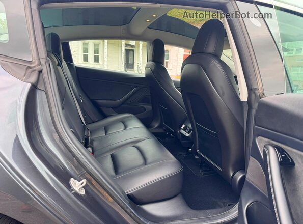 5YJ3E1EB6JF054422 2018 TESLA MODEL Gray Front interior view