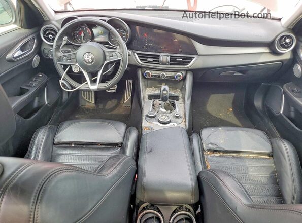 ZARFAECN1H7561781 2017 ALFA ROMEO GIULIA Red Instrument cluster view