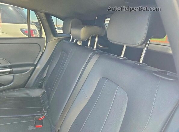 W1N4N4GB3MJ134074 2021 MERCEDES-BENZ GLA White Widok wnętrza z przodu