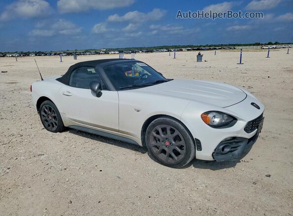 JC1NFAEK8H0122912 2017 FIAT 124 Белый Вид спереди