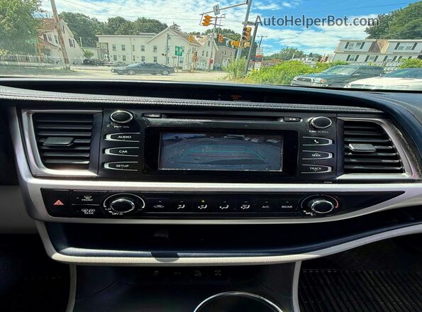 5TDBZRFH9HS481326 2017 TOYOTA HIGHLANDER White Vista de los asientos traseros