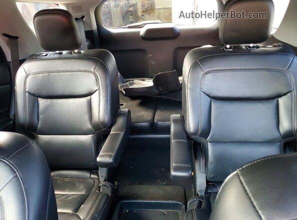 1FMSK8FH2MGB05646 2021 FORD EXPLORER Red Widok wnętrza z tyłu