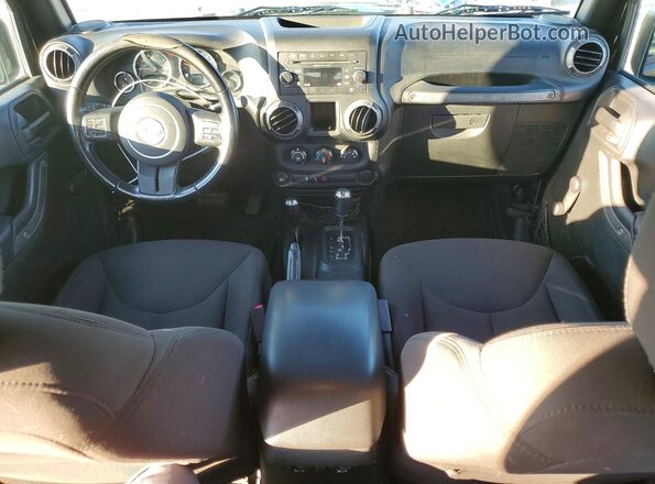 1C4BJWDG8HL630021 2017 JEEP WRANGLER Черный Вид щитка приборов