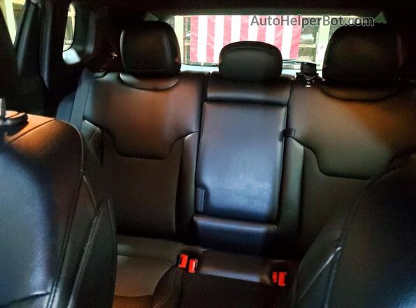 3C4NJDBNXRT133139 2024 JEEP COMPASS Серебряный Вид задней части салона