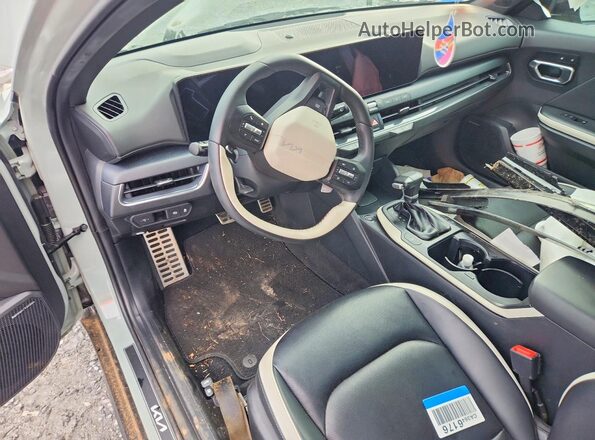 3KPFW4DC6SE113062 2025 KIA K4 Gray Սարքավորումների վահանակի տեսք