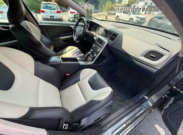 YV4612UM4G2001194 2016 VOLVO S60 Silver Հետևի նստատեղերի տեսք