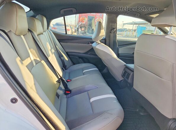 4T1DBADK8TU046424 2026 TOYOTA CAMRY White Widok wnętrza z tyłu