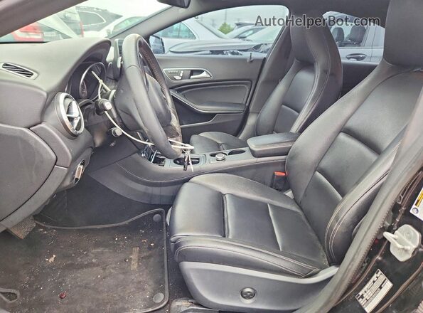 WDDSJ4GB2JN520425 2018 MERCEDES-BENZ CLA-CLASS Black Widok deski rozdzielczej