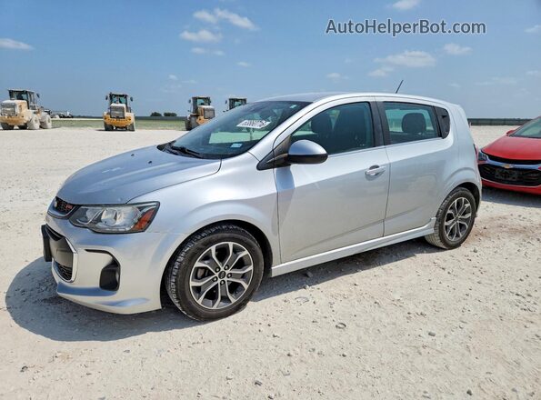 1G1JD6SH6J4129572 2018 CHEVROLET SONIC Серебряный Задняя левая четверть