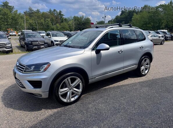 WVGGF7BP8HD001557 2017 VOLKSWAGEN TOUAREG Silver Tył prawy