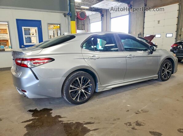 4T1B11HK0KU739975 2019 TOYOTA CAMRY Серебряный Передняя правая четверть