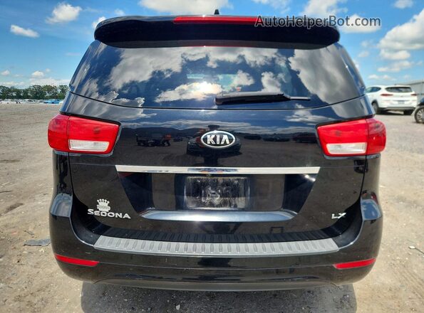 KNDMB5C19H6306877 2017 KIA SEDONA Черный Вид салона спереди