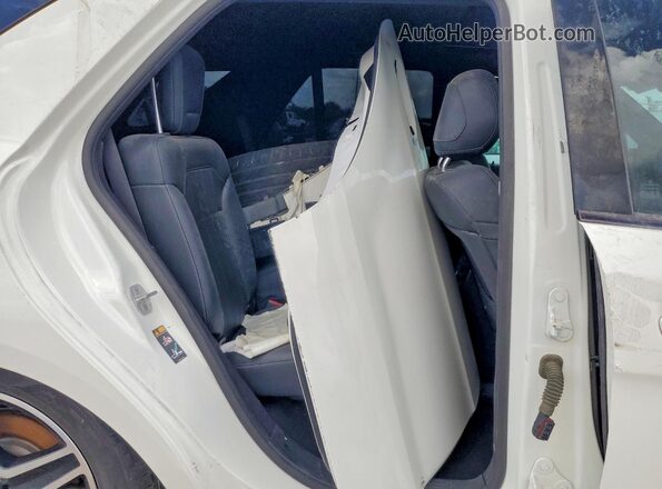 4JGDA6EB9JB007574 2018 MERCEDES-BENZ GLE White Widok wnętrza z tyłu