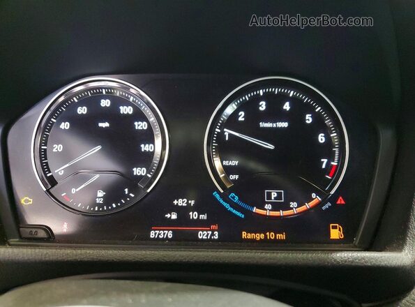 WBXYJ5C31JEF75480 2018 BMW X2 White Vista de los asientos traseros