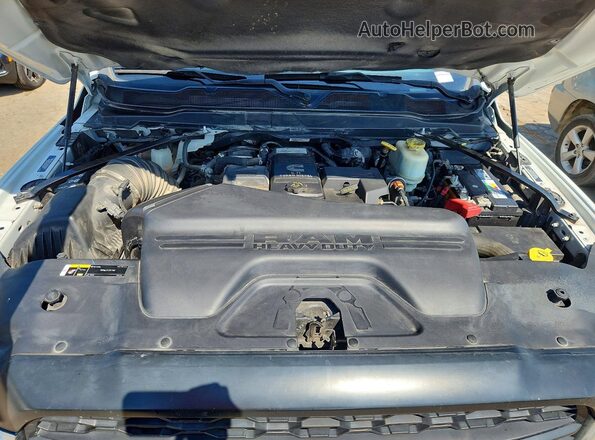 3C7WRMFL1NG348422 2022 RAM 5500 White ძრავის განყოფილების ხედი