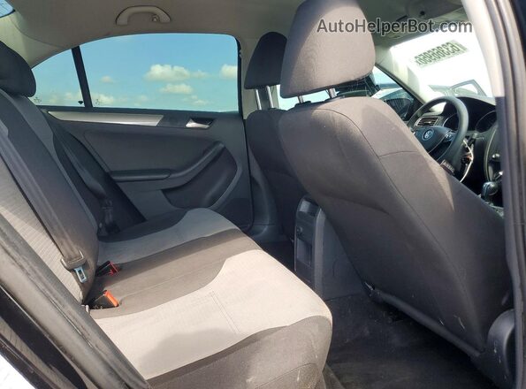 3VW2B7AJ8HM313791 2017 VOLKSWAGEN JETTA Black Вид задньої частини салону