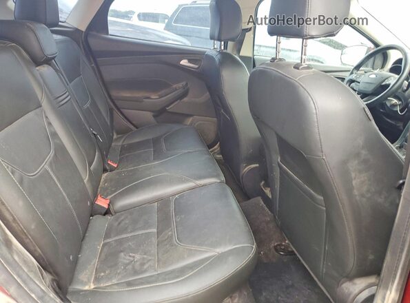 1FADP3K24GL310566 2016 FORD FOCUS Красный Вид задней части салона