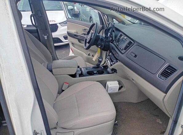 KNDMA5C11H6285610 2017 KIA SEDONA White Հետևի տեսք