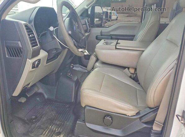 1FT7W2BT1HEC99058 2017 FORD F250 White Widok deski rozdzielczej