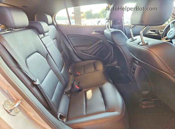 WDCTG4EBXKJ553210 2019 MERCEDES-BENZ GLA-CLASS Silver Widok komory silnika