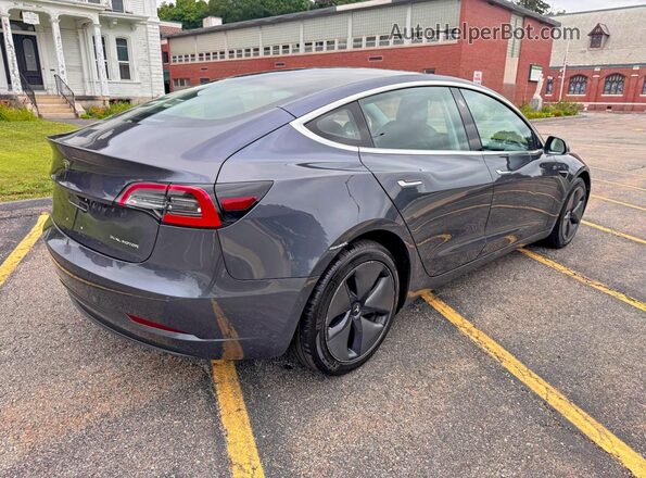 5YJ3E1EB6JF054422 2018 TESLA MODEL Gray Front view