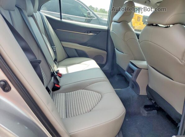 4T1G11AK8PU727886 2023 TOYOTA CAMRY Silver უკანა სალონის ხედი
