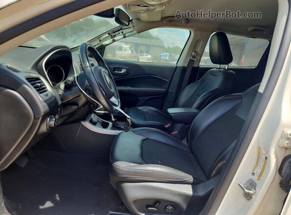 3C4NJDBB1LT173932 2020 JEEP COMPASS White Dashboard view