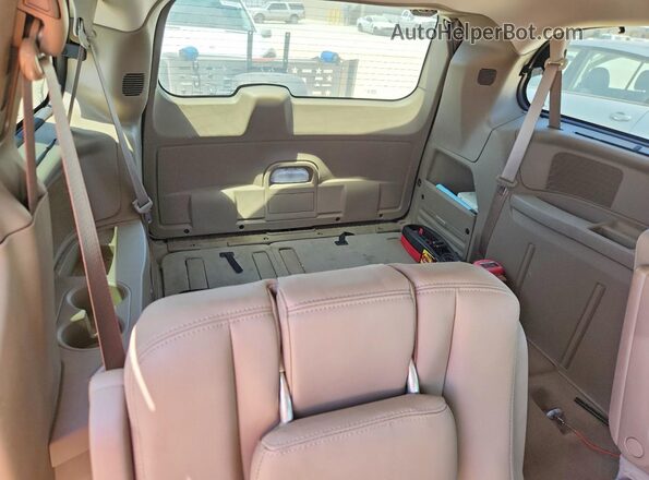 2C4RC1CG7GR207059 2016 CHRYSLER TOWN White Rear interior view