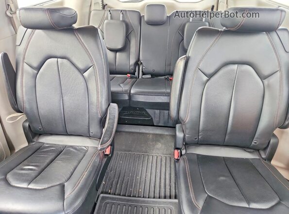 2C4RC1BGXLR124088 2020 CHRYSLER PACIFICA Красный Вид задней части салона