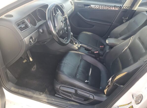 3VWD67AJ5GM402889 2016 VOLKSWAGEN JETTA Белый Вид панели приборов