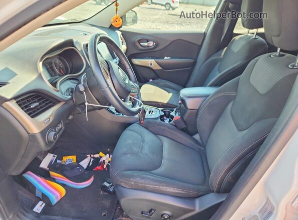 1C4PJLCB7HD232982 2017 JEEP CHEROKEE White Вид панелі приладів