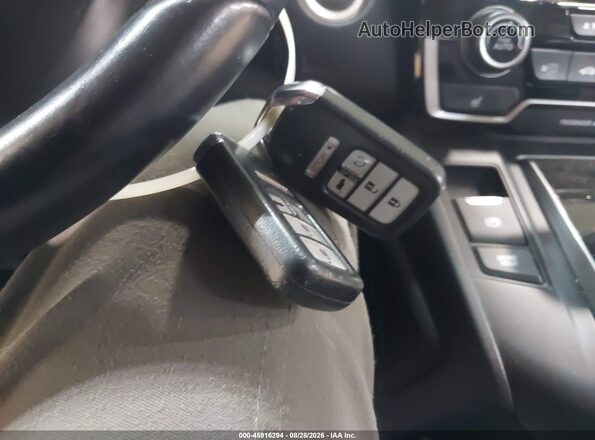 7FARW2H82JE038879 2018 HONDA CR-V Серый Вид панели приборов