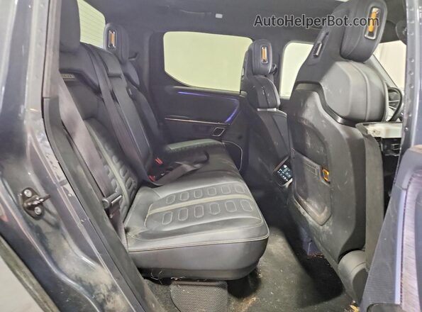 7FCTGAAA6NN007772 2022 RIVIAN R1T Gray Вид задніх сидінь