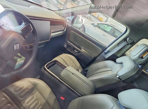 7FCTGAAA8NN013296 2022 RIVIAN R1T Gray Вид панелі приладів